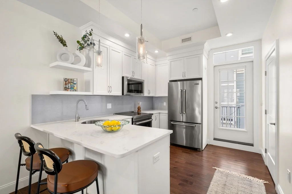 2 bed, 1 bath apartment for rent at 162 Clark St Unit TH, Kendall Square — photo 3 of 21