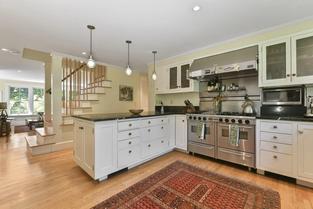 6 bed, 4+ bath apartment for rent at 162 Coolidge Hill, Coolidge Hill — photo 3 of 34