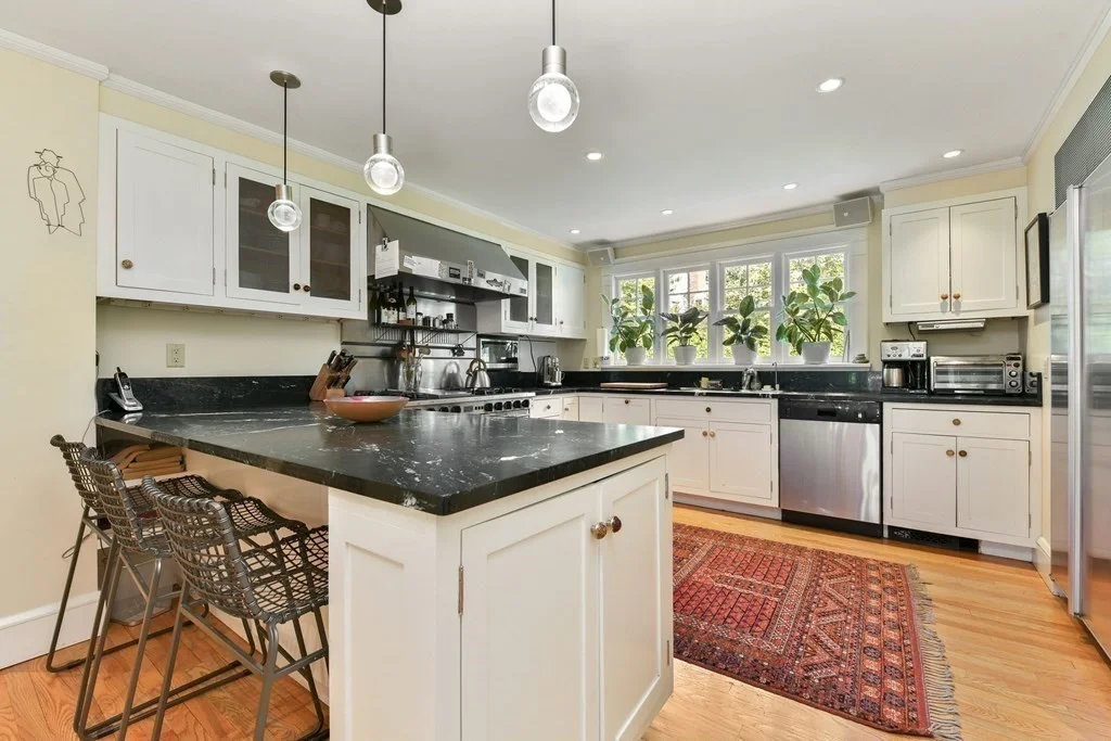 6 bed, 4+ bath apartment for rent at 162 Coolidge Hill, Coolidge Hill — photo 4 of 34