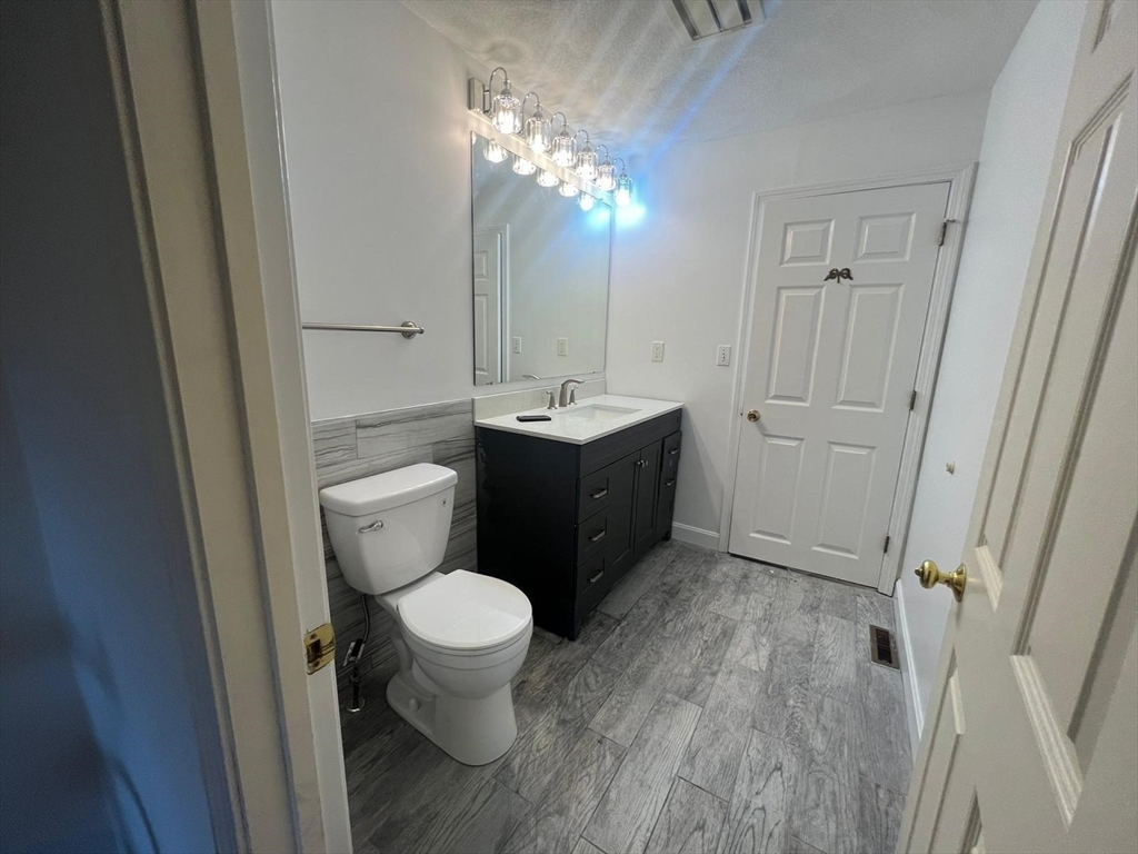 5 bed, 3 bath apartment for rent at 162 East Emerson Rd Unit 0, Lexington — photo 12 of 14