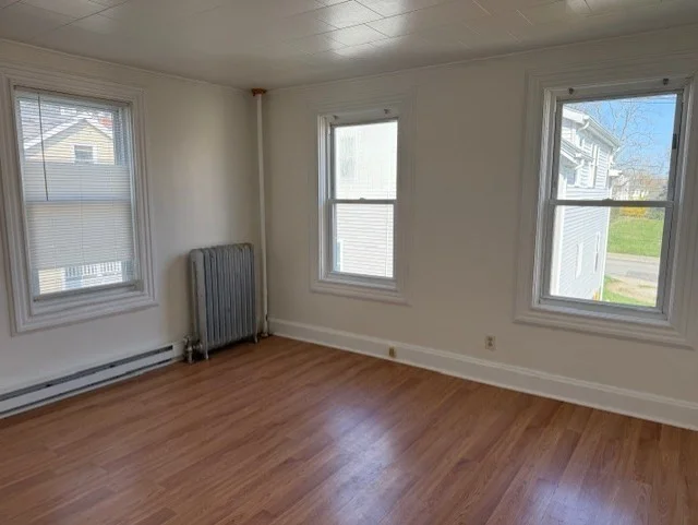 3 bed, 1 bath apartment for rent at 162 Hanover St Unit 2, Fall River — photo 3 of 9