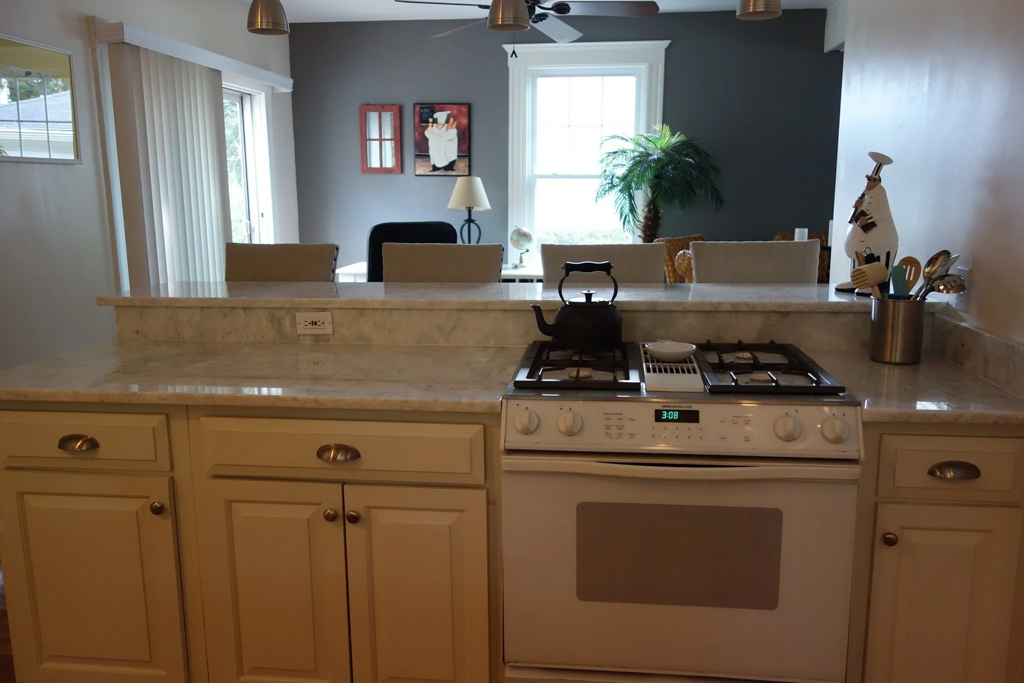 2 bed, 1 bath apartment for rent at 162 Jersey St, Marblehead — photo 8 of 21