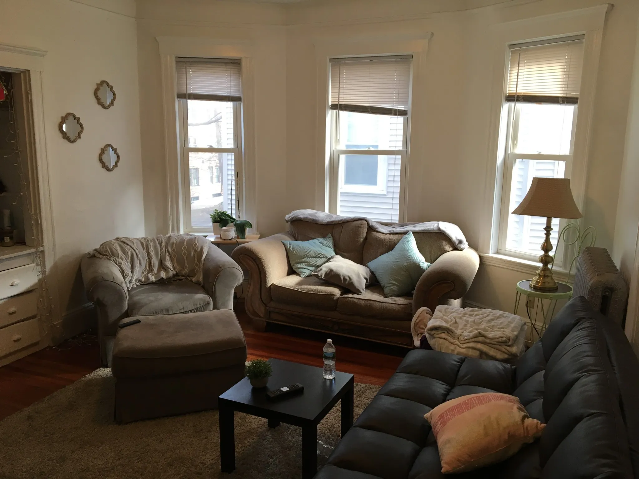 3 bed, 1 bath apartment for rent at 162 Kelton St Unit 1, Brighton — photo 3 of 11
