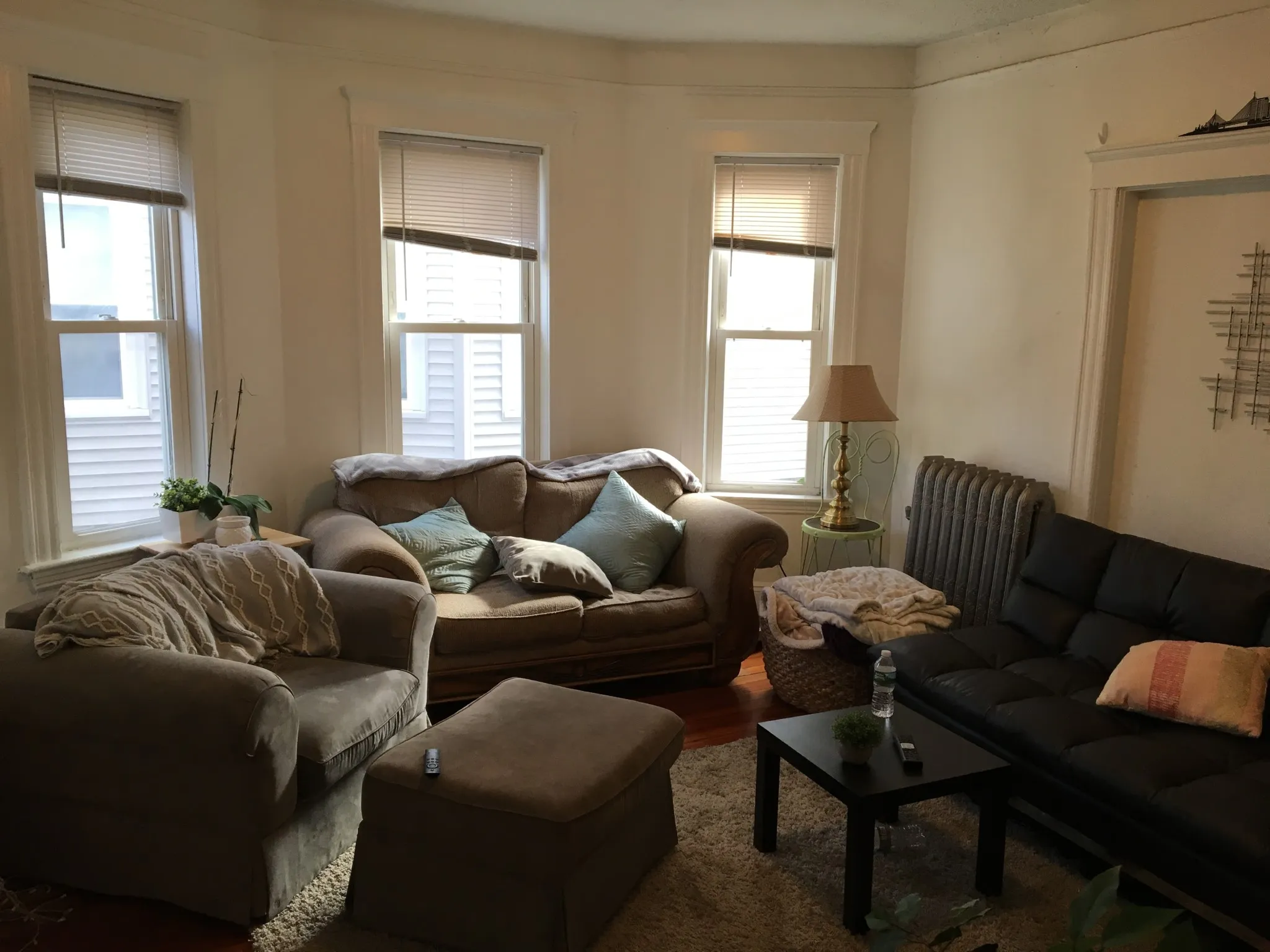 3 bed, 1 bath apartment for rent at 162 Kelton St Unit 1, Brighton — photo 4 of 11