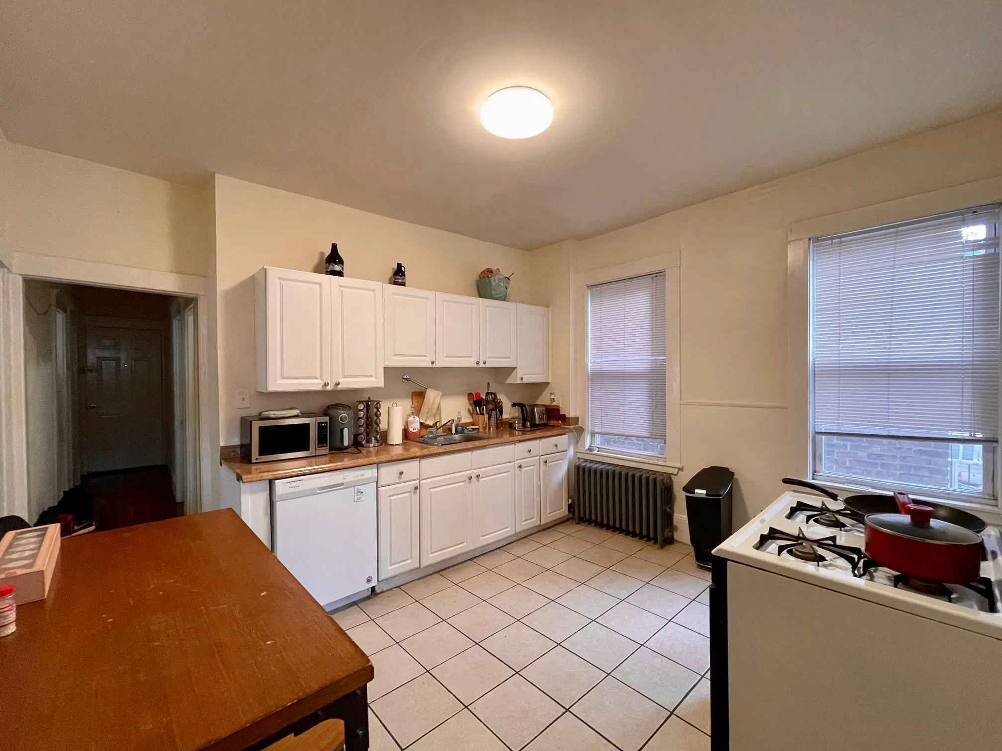 3 bed, 1 bath apartment for rent at 162 Kelton St Unit 2, Brighton — photo 1 of 13
