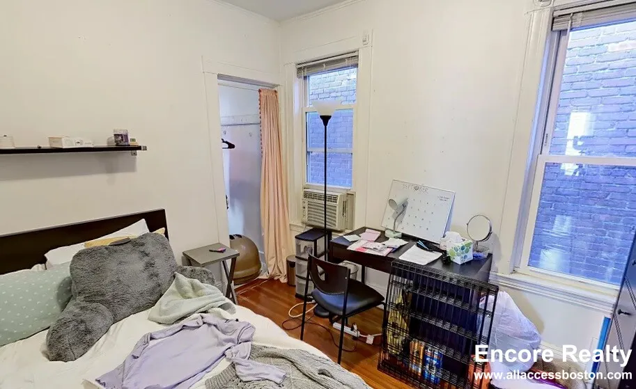 3 bed, 1 bath apartment for rent at 162 Kelton St Unit 3, Brighton — photo 4 of 7