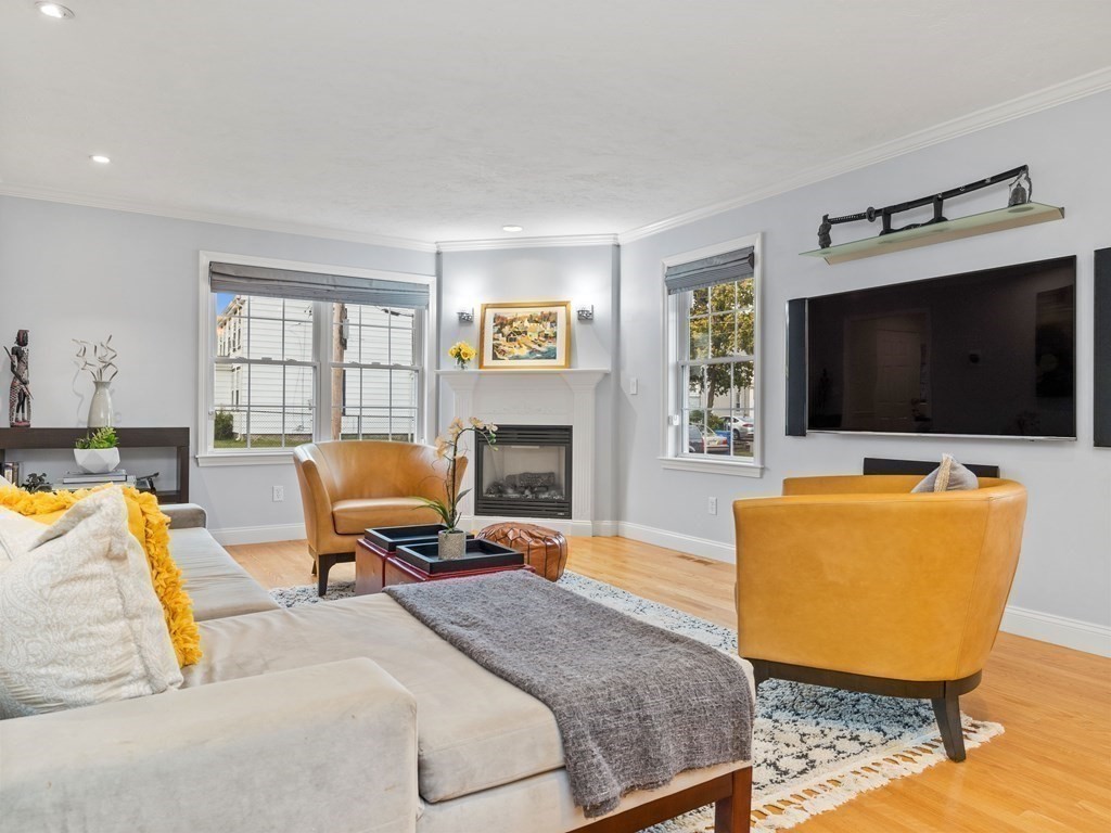 3 bed, 2 bath apartment for rent at 162 Massasoit Unit 1, Waltham — photo 4 of 18