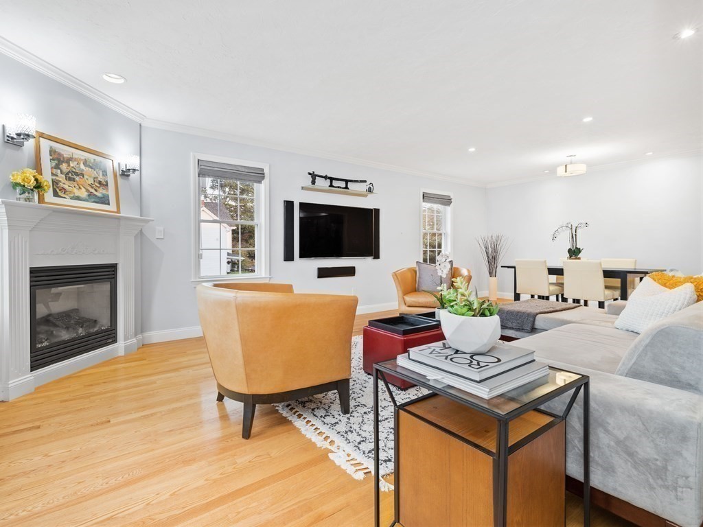 3 bed, 2 bath apartment for rent at 162 Massasoit Unit 1, Waltham — photo 3 of 18