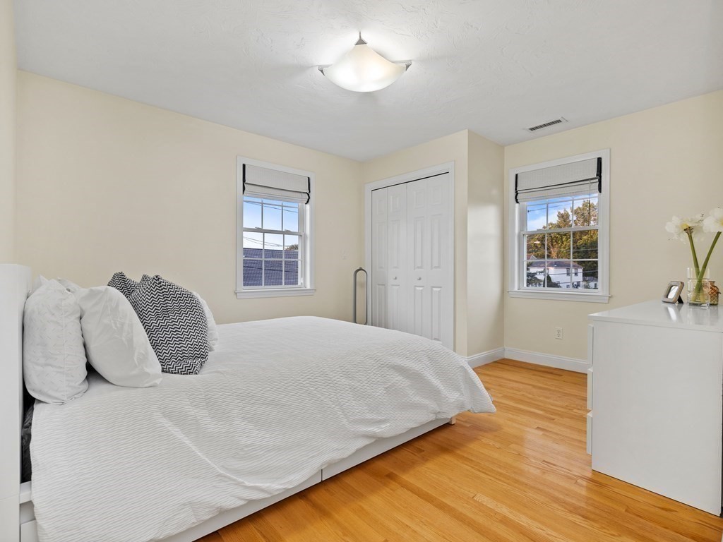 3 bed, 2 bath apartment for rent at 162 Massasoit Unit 1, Waltham — photo 11 of 18