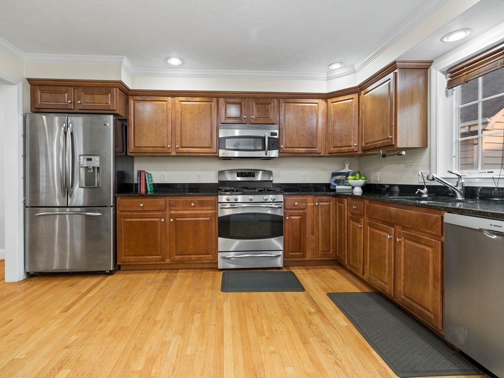 3 bed, 2 bath apartment for rent at 162 Massasoit Unit 1, Waltham — photo 8 of 18