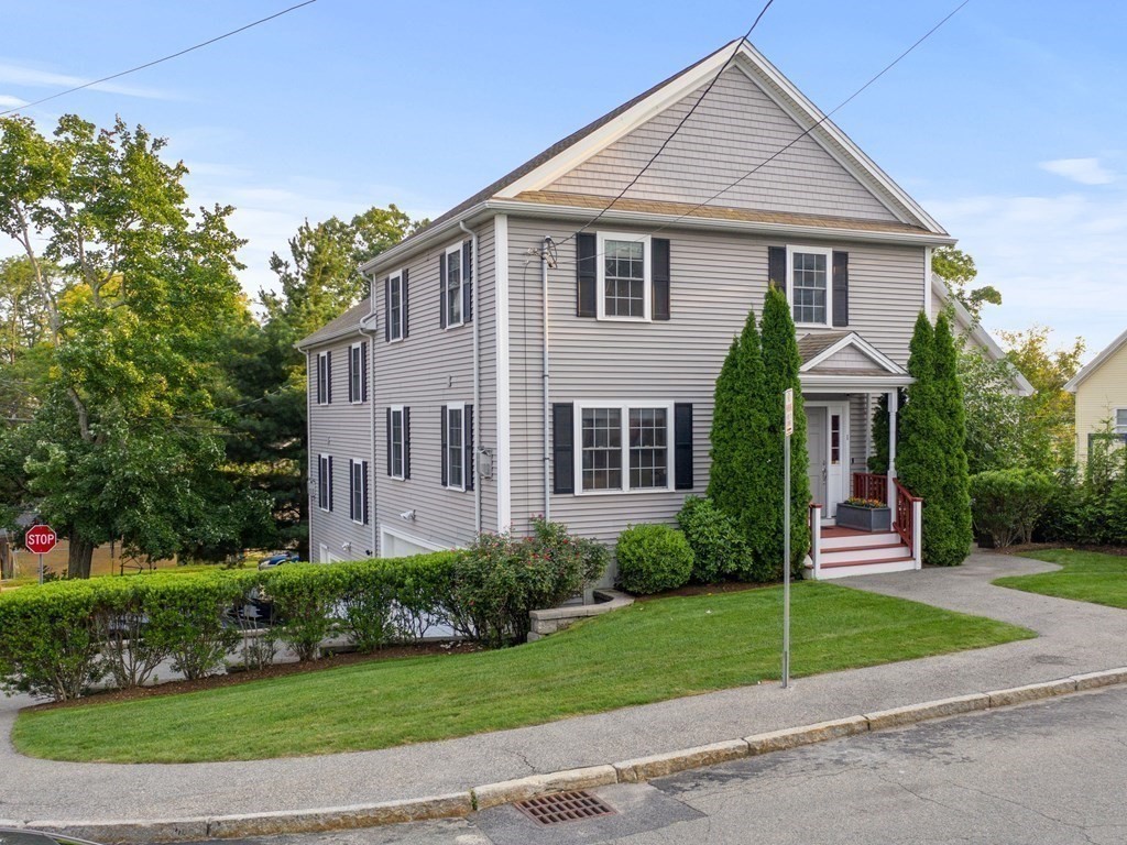 3 bed, 2 bath apartment for rent at 162 Massasoit Unit 1, Waltham