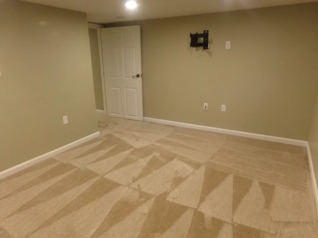 3 bed, 2 bath apartment for rent at 162 Middlesex Ave Unit 1, Wilmington — photo 23 of 33