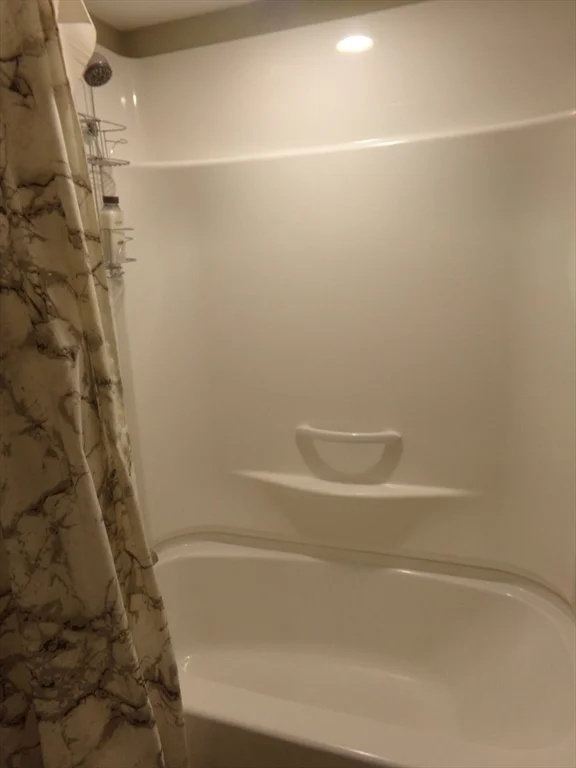 3 bed, 2 bath apartment for rent at 162 Middlesex Ave Unit 1, Wilmington — photo 31 of 33
