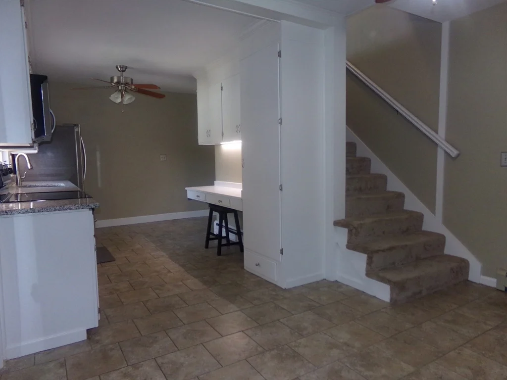 3 bed, 2 bath apartment for rent at 162 Middlesex Ave Unit 1, Wilmington — photo 8 of 33
