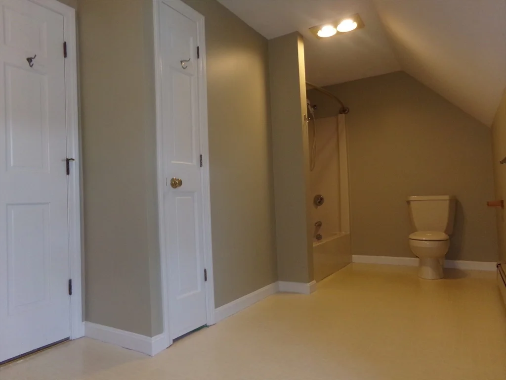3 bed, 2 bath apartment for rent at 162 Middlesex Ave Unit 1, Wilmington — photo 19 of 33