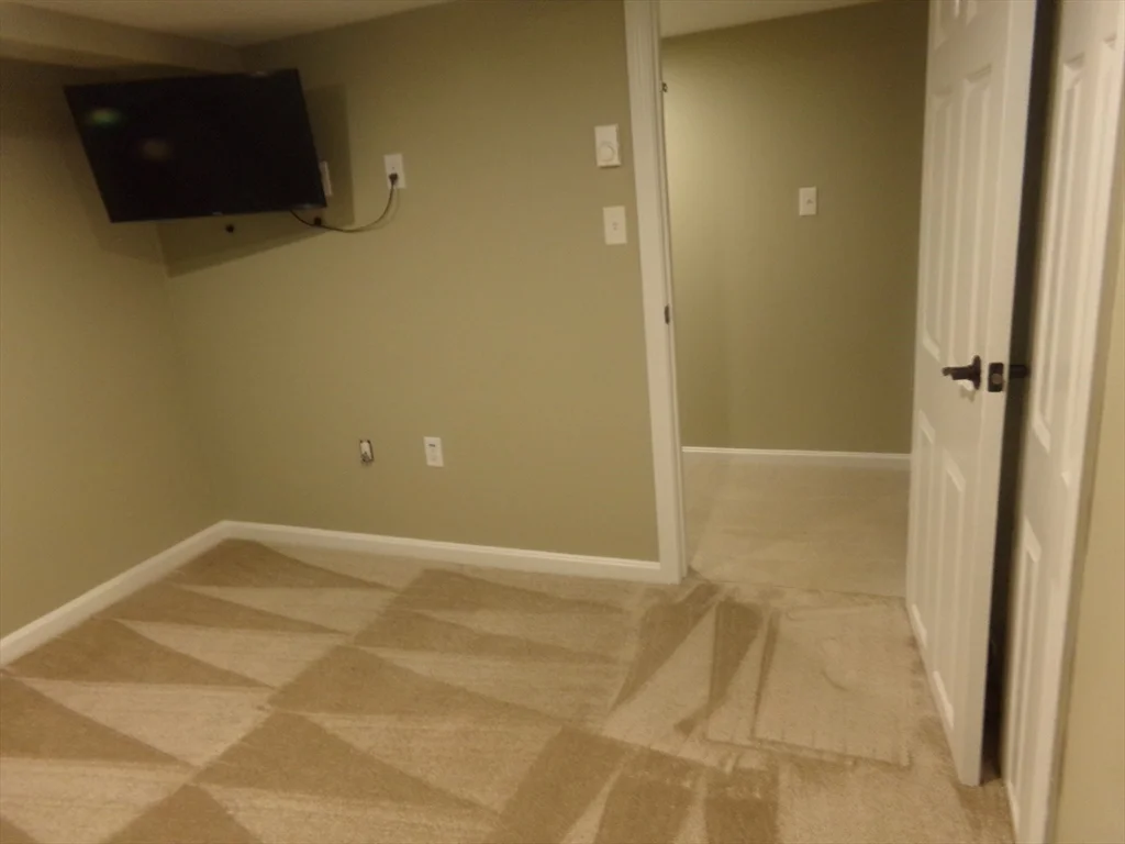 3 bed, 2 bath apartment for rent at 162 Middlesex Ave Unit 1, Wilmington — photo 27 of 33
