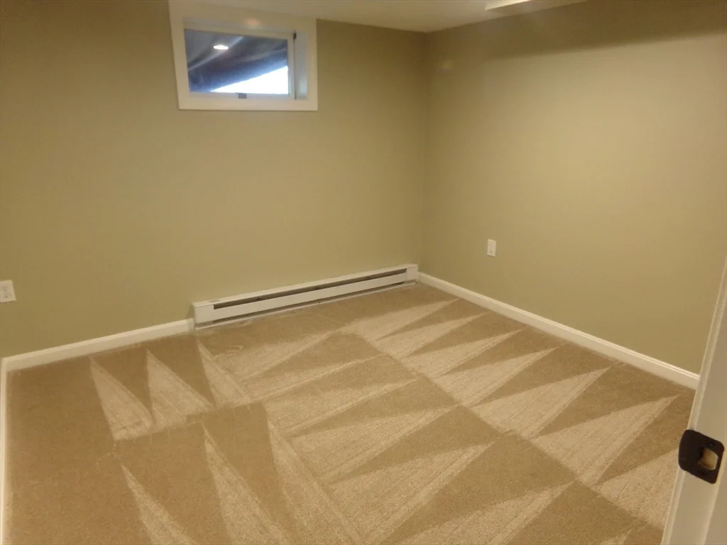 3 bed, 2 bath apartment for rent at 162 Middlesex Ave Unit 1, Wilmington — photo 26 of 33