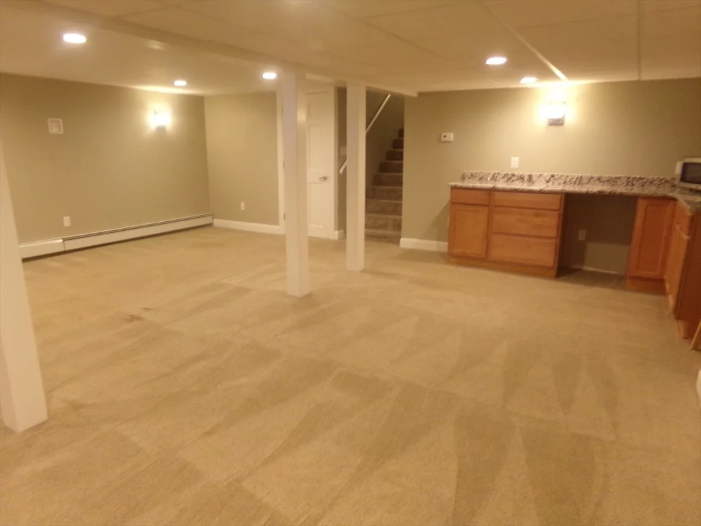 3 bed, 2 bath apartment for rent at 162 Middlesex Ave Unit 1, Wilmington — photo 20 of 33
