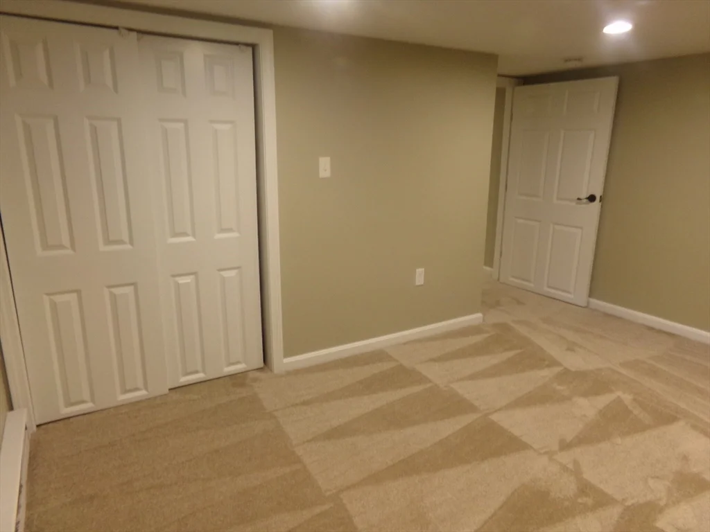 3 bed, 2 bath apartment for rent at 162 Middlesex Ave Unit 1, Wilmington — photo 24 of 33