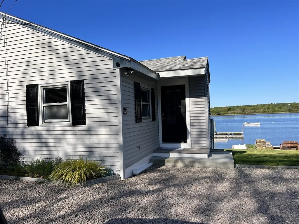 2 bed, 1 bath apartment for rent at 162 R Pettey Ln Unit WINTER RENT, South Westport