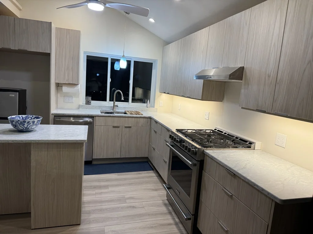 2 bed, 1 bath apartment for rent at 162 R Pettey Ln Unit WINTER RENT, South Westport — photo 4 of 22