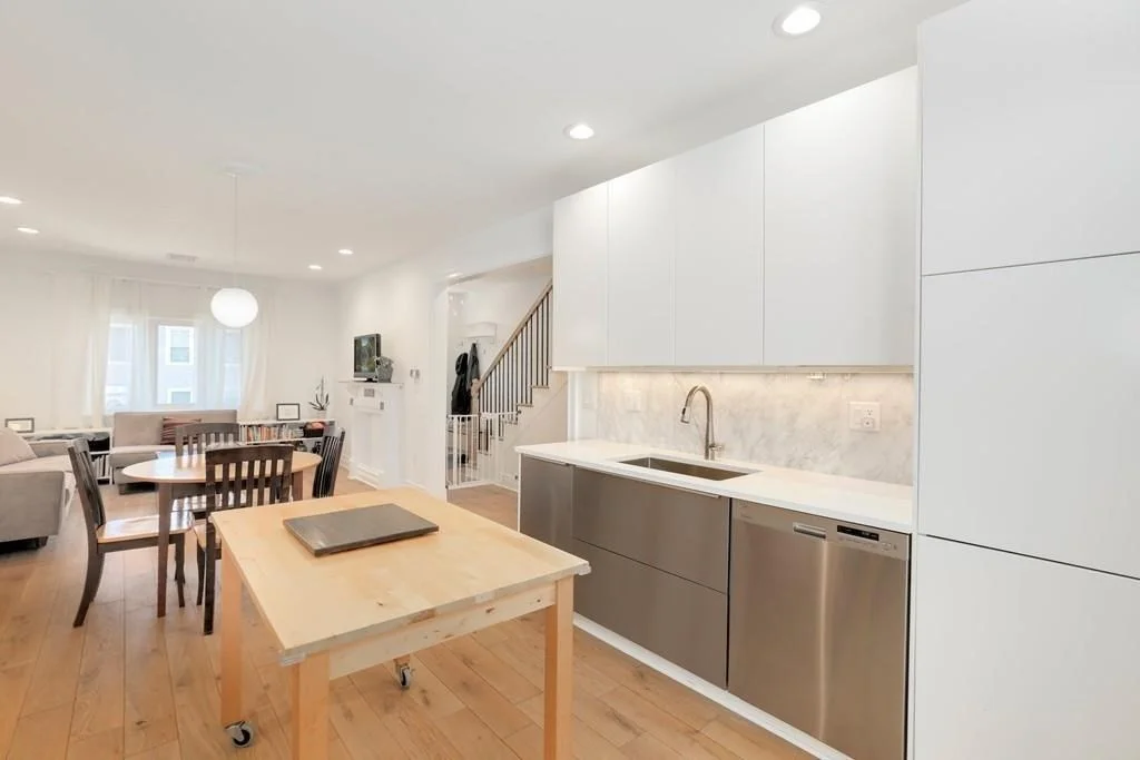 4 bed, 3 bath apartment for rent at 162 Saratoga Unit A, Boston — photo 6 of 24