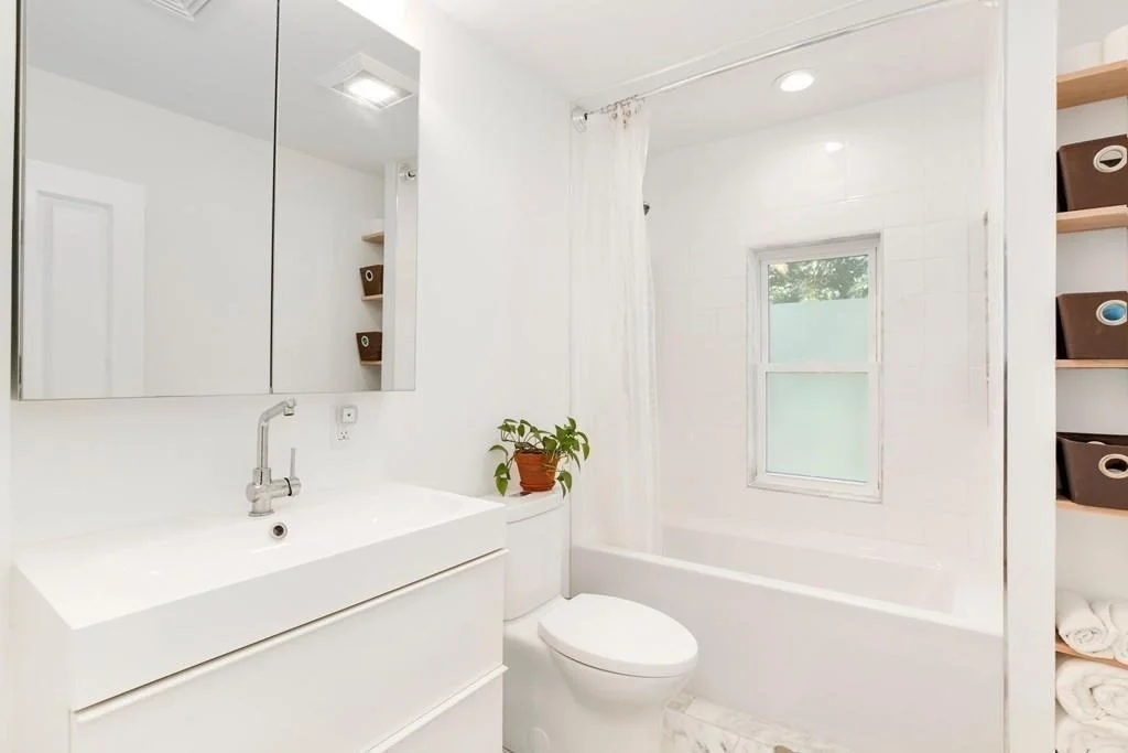 4 bed, 3 bath apartment for rent at 162 Saratoga Unit A, Boston — photo 16 of 24