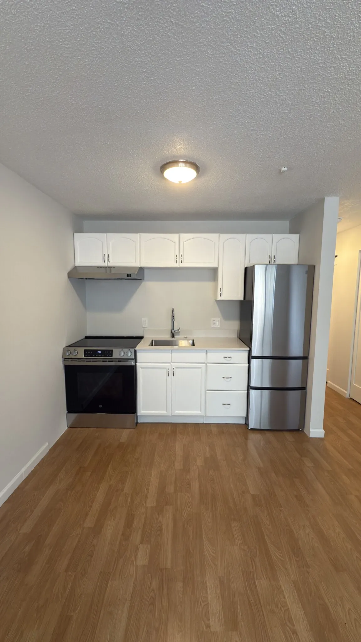 Studio bed, 1 bath apartment for rent at 162 Summer St Unit 17, Spring Hill — photo 2 of 9