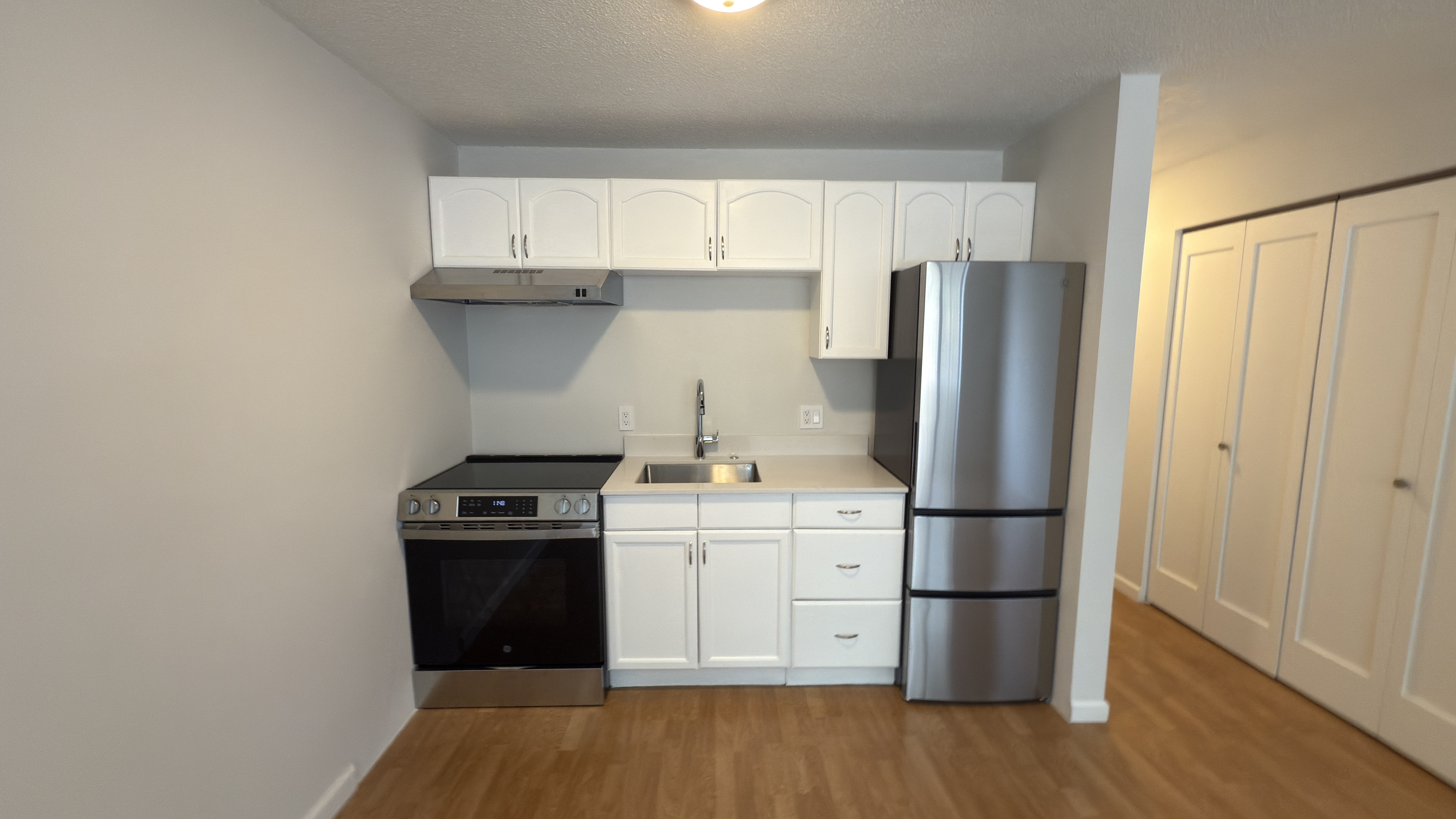 Studio bed, 1 bath apartment for rent at 162 Summer St Unit 17D, Spring Hill — photo 1 of 9