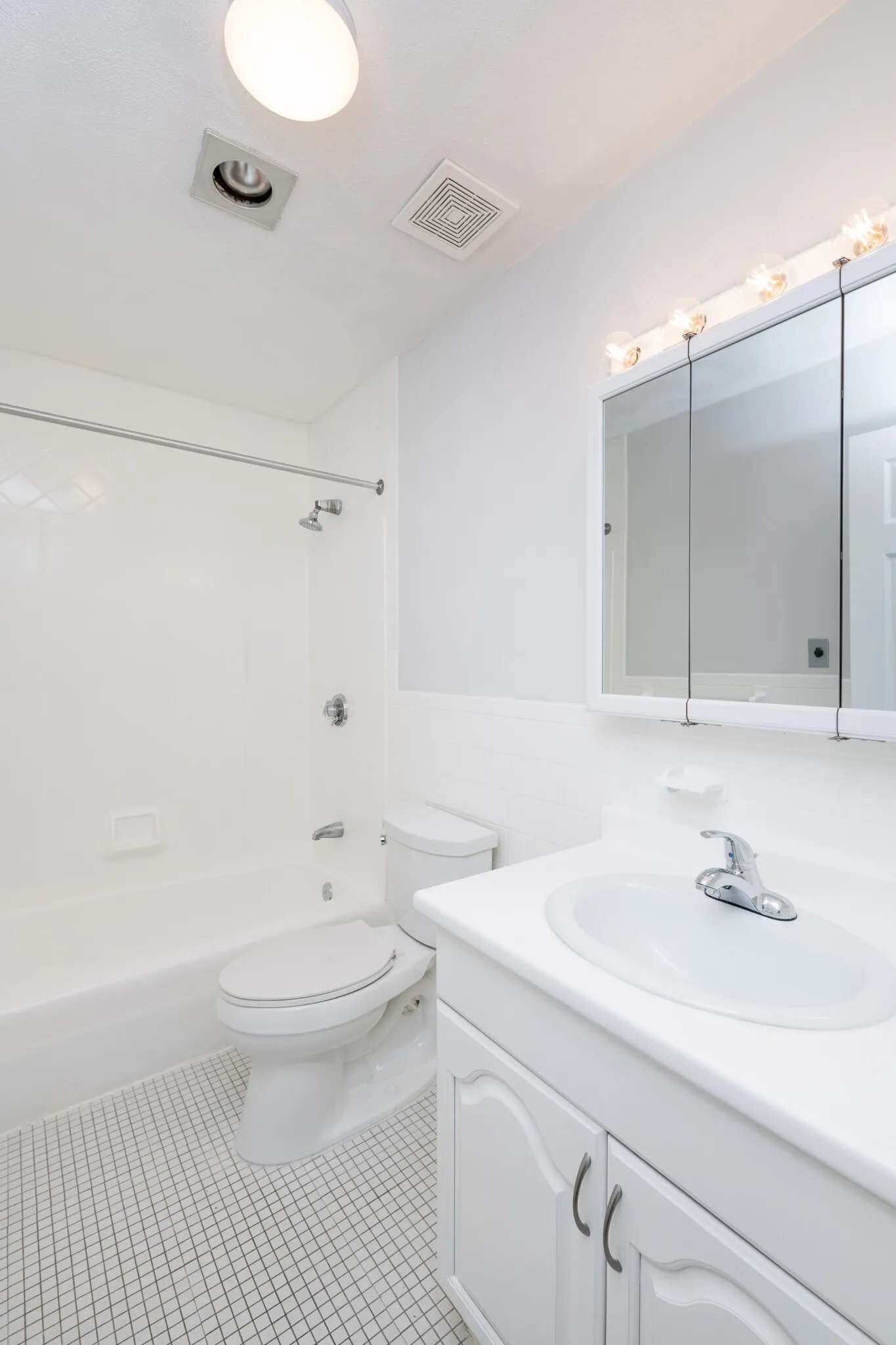 2 bed, 1 bath apartment for rent at 162 Summer St Unit 26, Spring Hill — photo 8 of 8