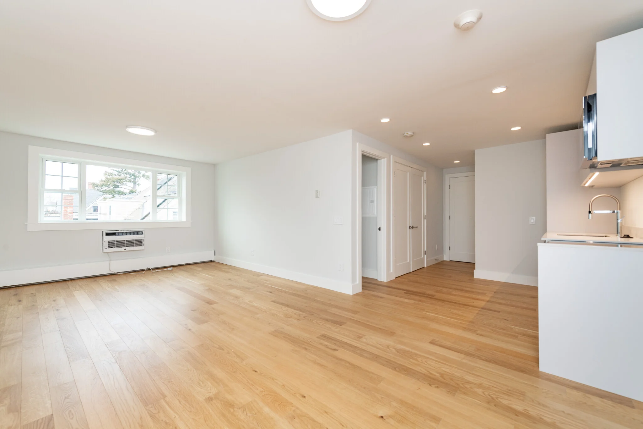 1 bed, 1 bath apartment for rent at 162 Summer St Unit 42, Spring Hill — photo 3 of 8