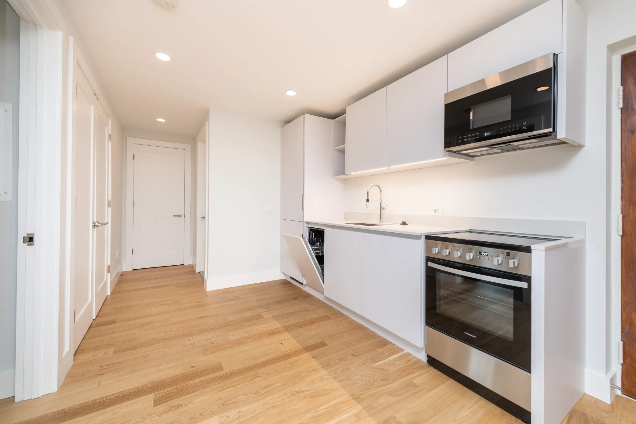 1 bed, 1 bath apartment for rent at 162 Summer St Unit 43D, Spring Hill — photo 1 of 8