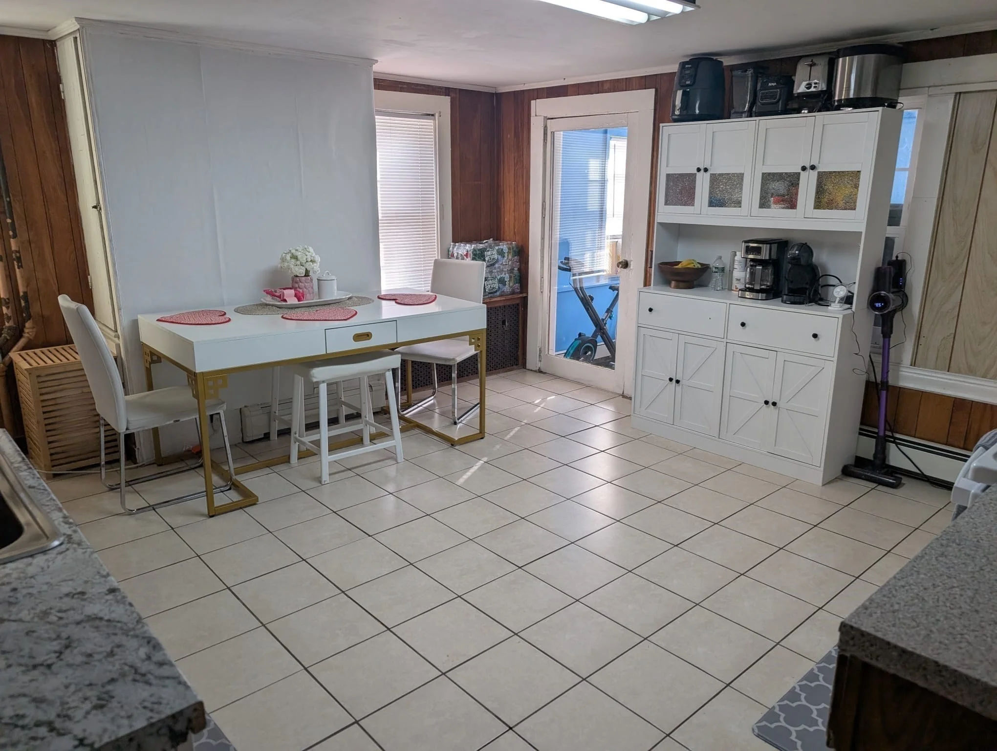 2 bed, 1 bath apartment for rent at 1621 Concord Unit 2, Framingham — photo 3 of 10