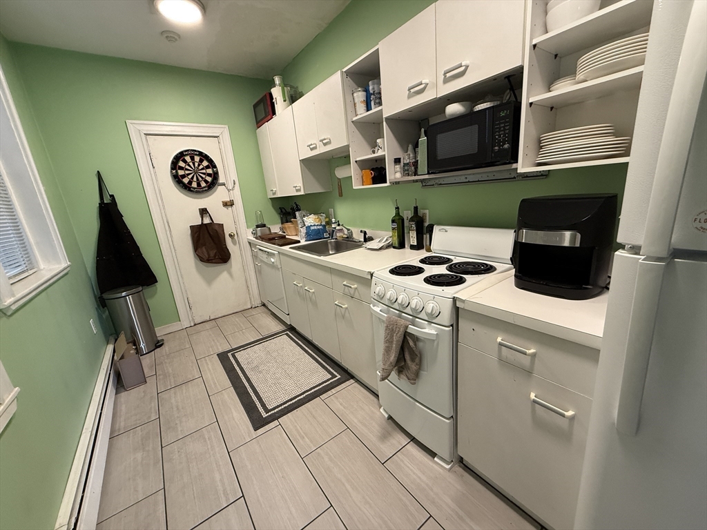 1 bed, 1 bath apartment for rent at 1625 Commonwealth Ave Unit 11, Brighton — photo 4 of 7