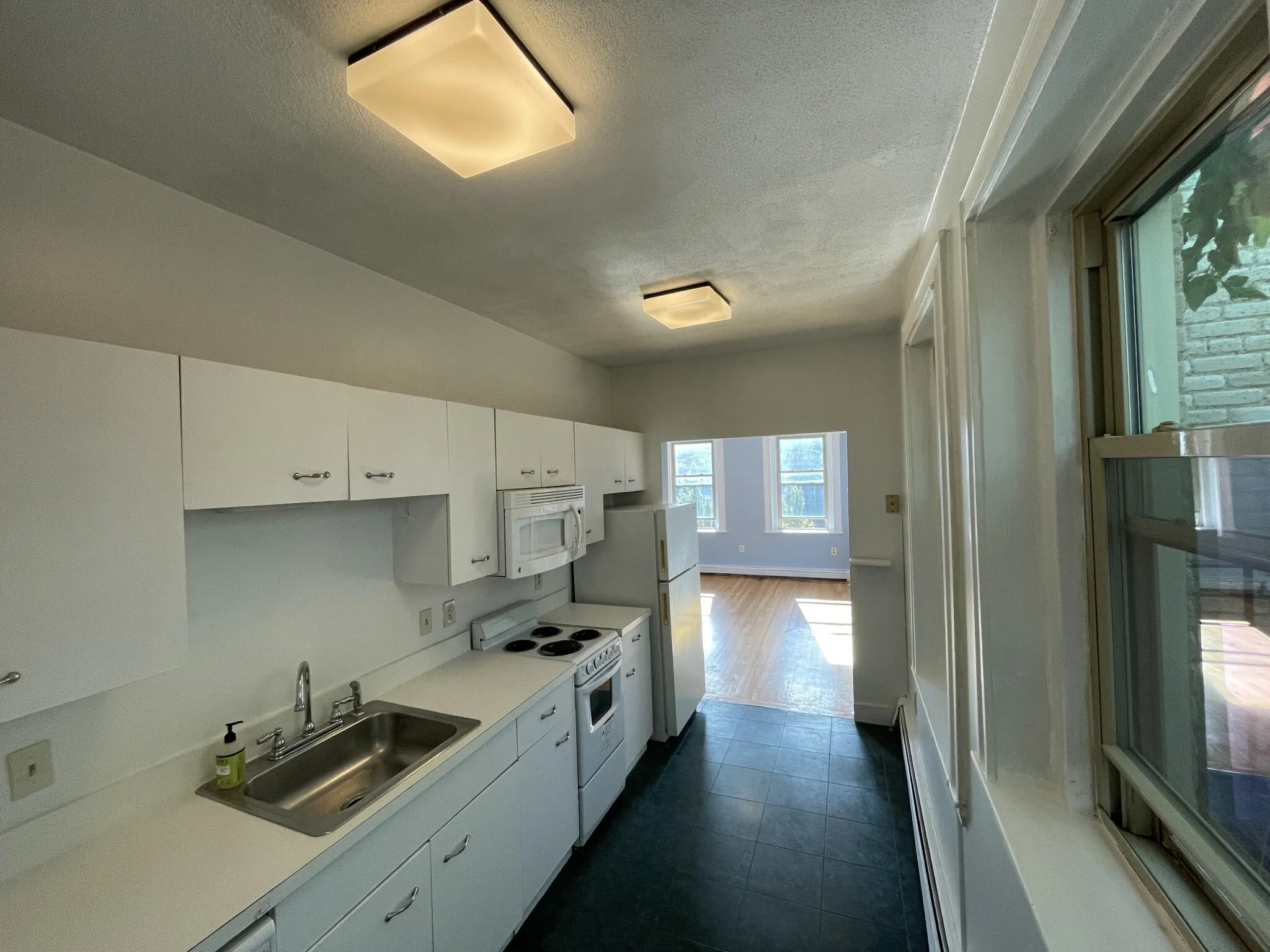 1 bed, 1 bath apartment for rent at 1625 Commonwealth Ave Unit 18, Brighton — photo 4 of 7