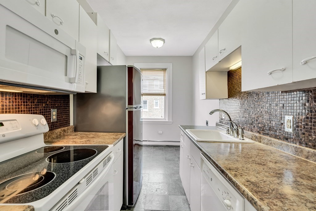 1 bed, 1 bath apartment for rent at 1625 Commonwealth Ave Unit 22, Brighton — photo 9 of 12