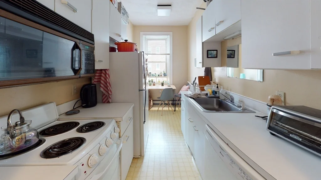 1 bed, 1 bath apartment for rent at 1625 Commonwealth Ave Unit 9, Brighton — photo 1 of 8