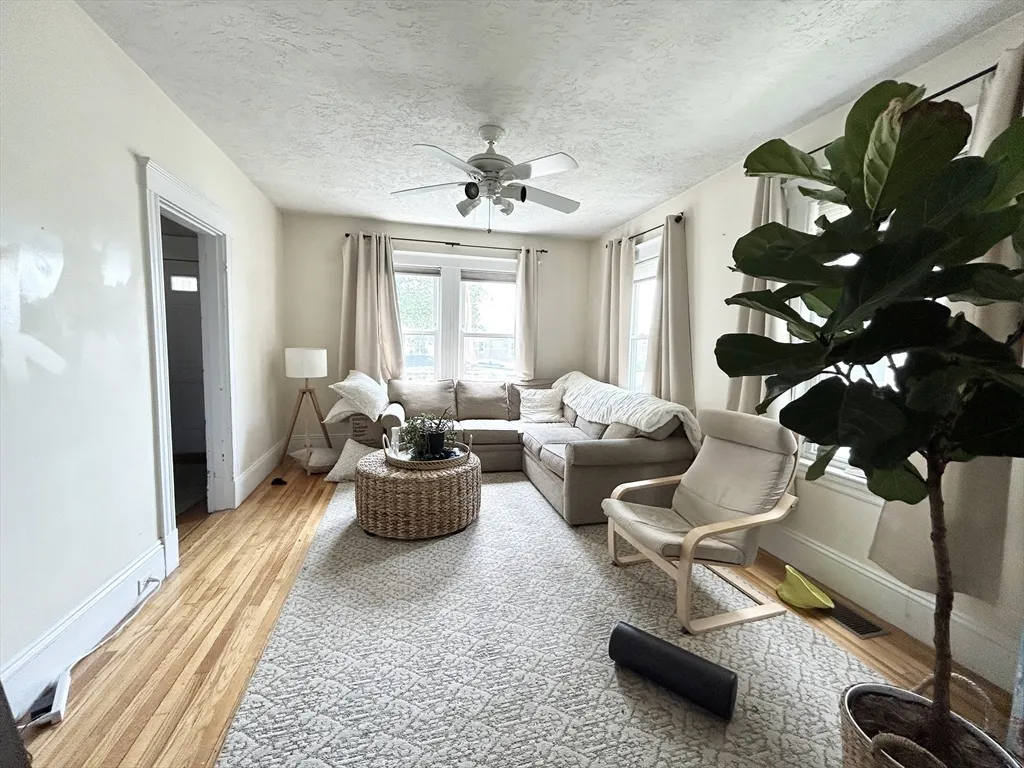 4 bed, 1 bath apartment for rent at 1626 Columbia Rd Unit 1, Boston — photo 4 of 11