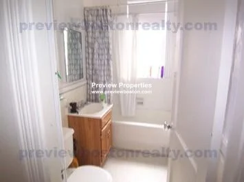 2 bed, 1 bath apartment for rent at 1626 Commonwealth Ave Unit 11P, Brighton — photo 3 of 4