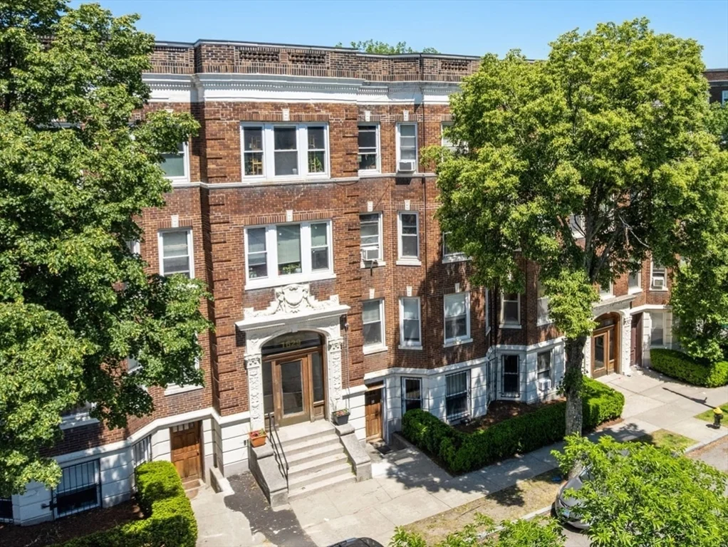 2 bed, 1 bath apartment for rent at 1629 Commonwealth Ave Unit 20, Brighton — photo 1 of 5