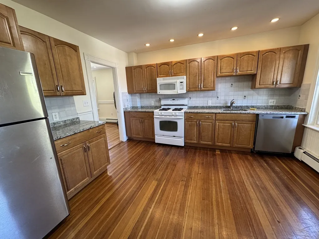 2 bed, 1 bath apartment for rent at 163 Belmont St Unit 3, Belmont — photo 4 of 8