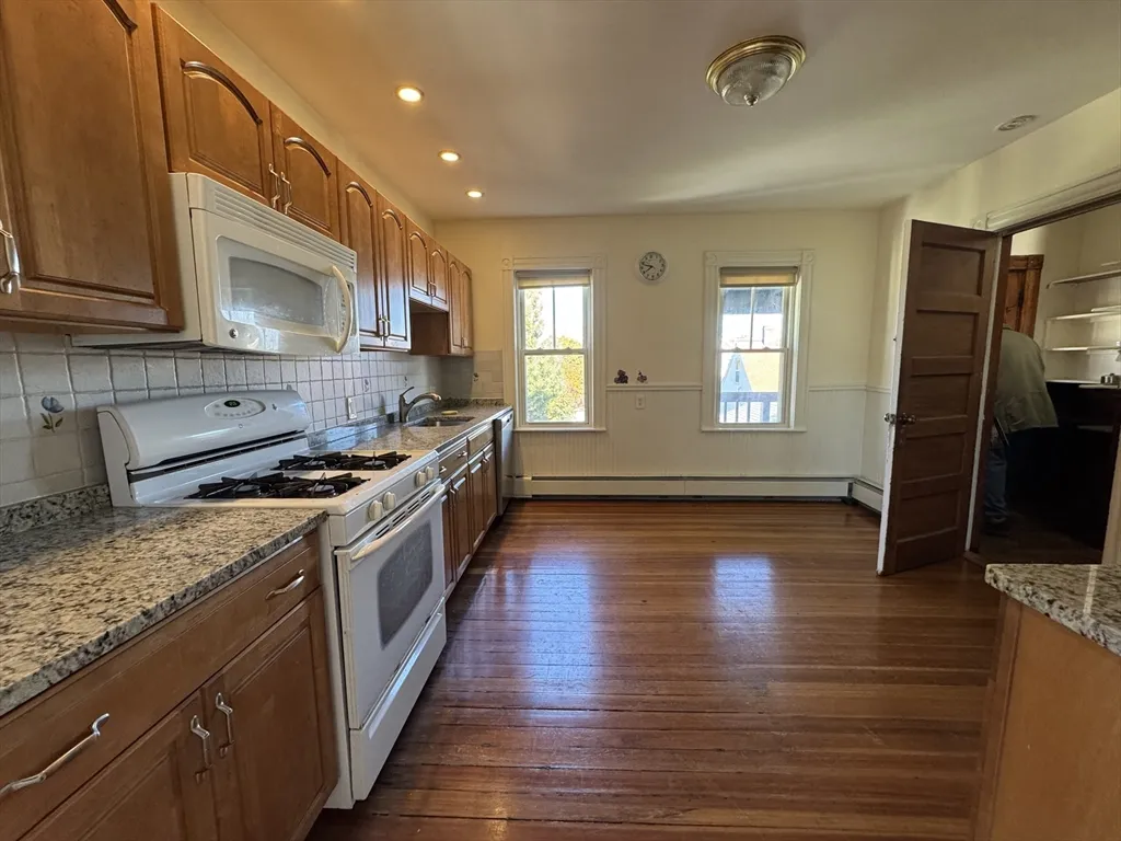 2 bed, 1 bath apartment for rent at 163 Belmont St Unit 3, Belmont — photo 5 of 8