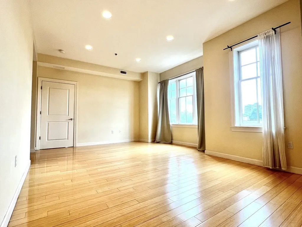 2 bed, 2 bath apartment for rent at 163 Chestnut Hill Ave Unit Ph1, Brighton — photo 4 of 16