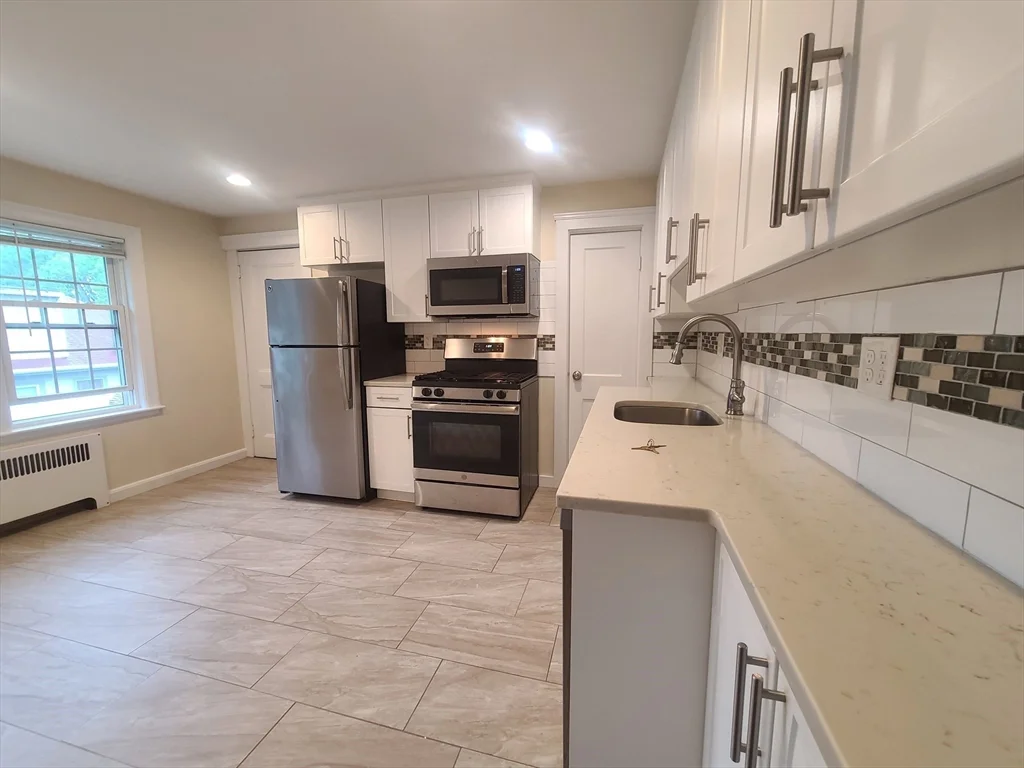 1 bed, 1 bath apartment for rent at 163 Everett St Unit 3, Quincy — photo 3 of 10