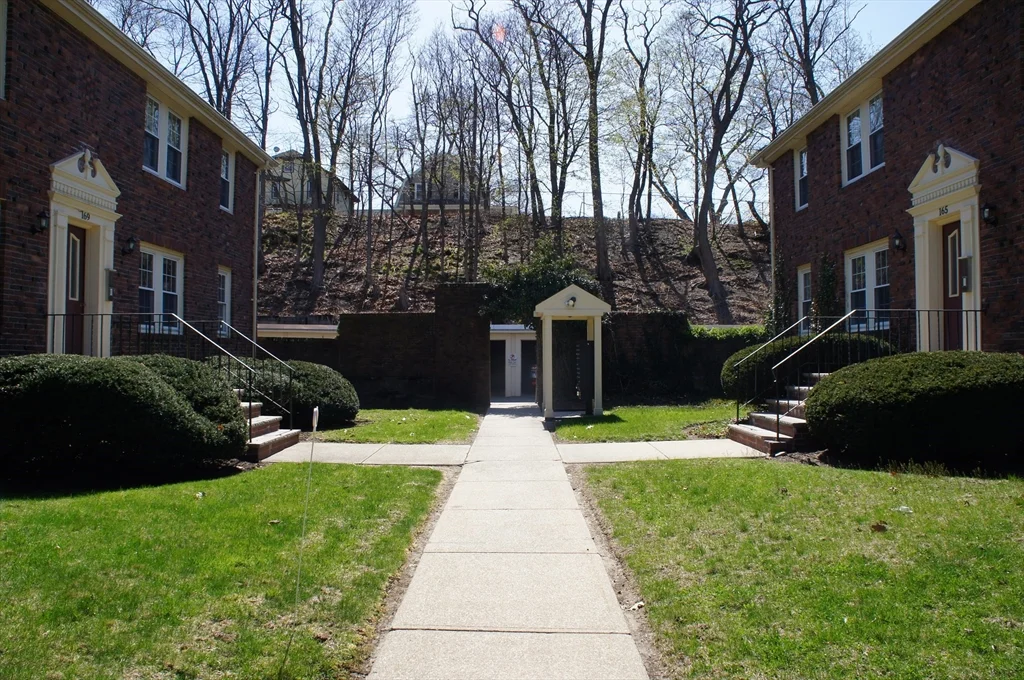 1 bed, 1 bath apartment for rent at 163 Everett St Unit 3, Quincy — photo 9 of 10