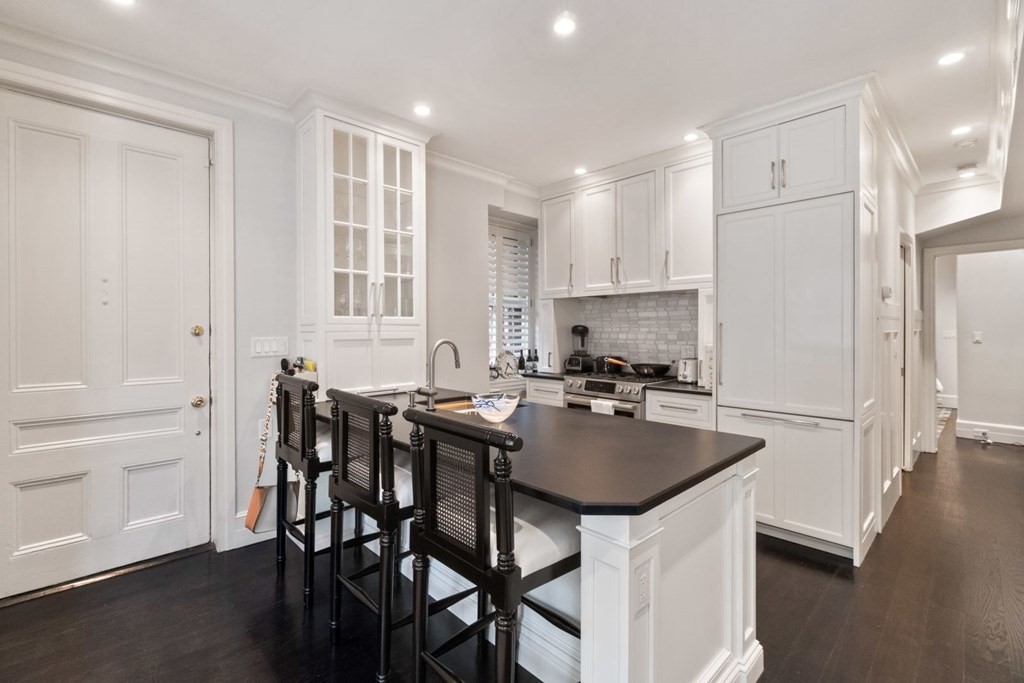 1 bed, 1 bath apartment for rent at 163 Marlborough St Unit A, Back Bay — photo 1 of 11
