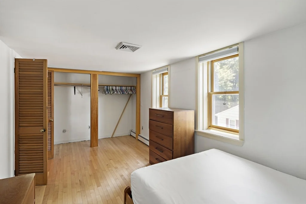 3 bed, 1 bath apartment for rent at 163 Newbury St Unit 2, Framingham — photo 9 of 18