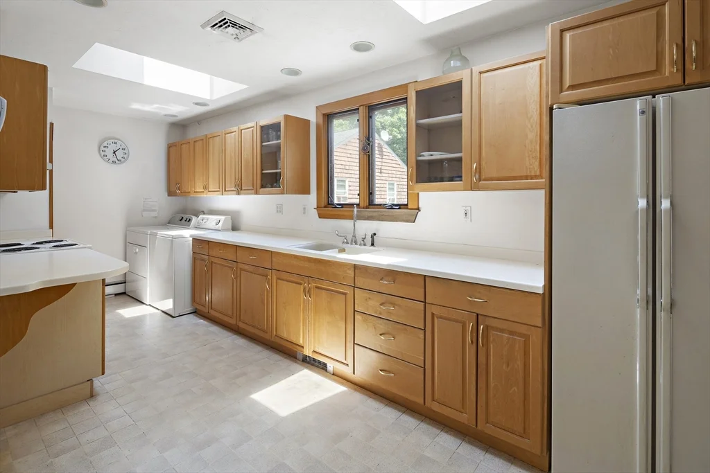 3 bed, 1 bath apartment for rent at 163 Newbury St Unit 2, Framingham — photo 3 of 18