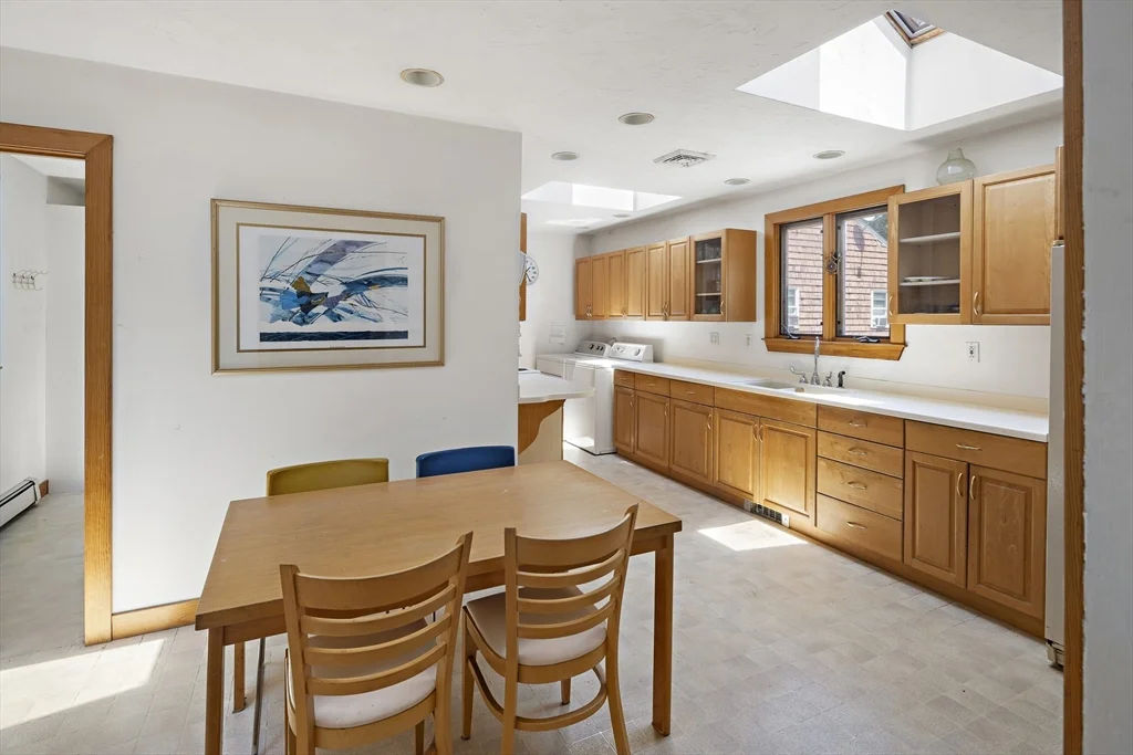 3 bed, 1 bath apartment for rent at 163 Newbury St Unit 2, Framingham — photo 2 of 18