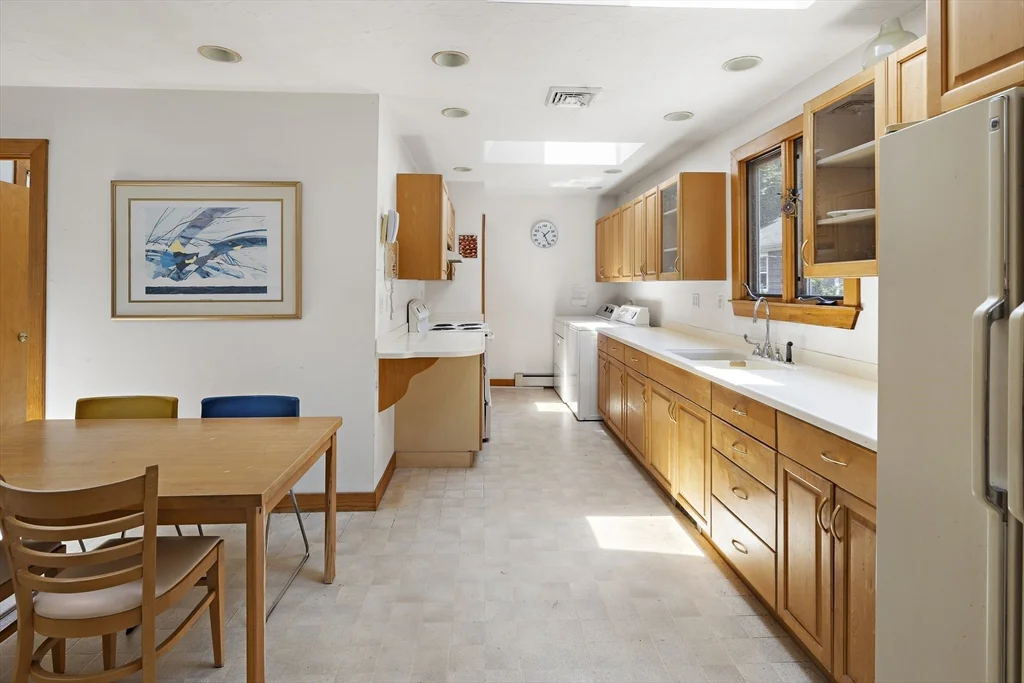 3 bed, 1 bath apartment for rent at 163 Newbury St Unit 2, Framingham — photo 1 of 18